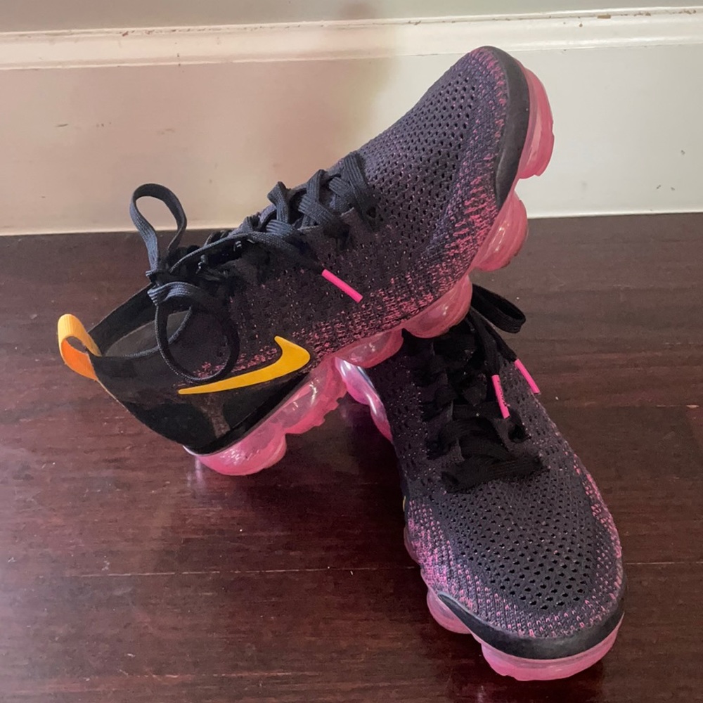 NIKE VAPORMAX Size 7 Women’s - Picture 1 of 6